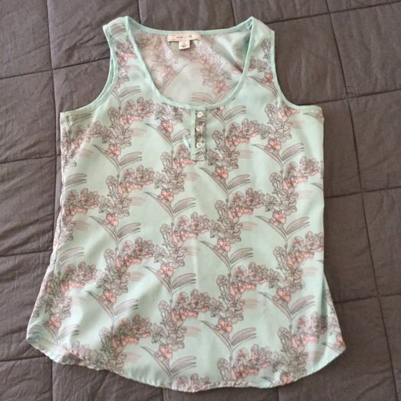 ✨ price DROP Adam Levine Top - Picture 1 of 1